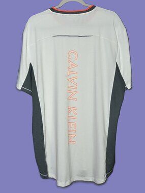 Calvin Klein T-shirt